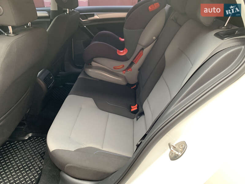 Хэтчбек Volkswagen e-Golf 2015 в Ивано-Франковске