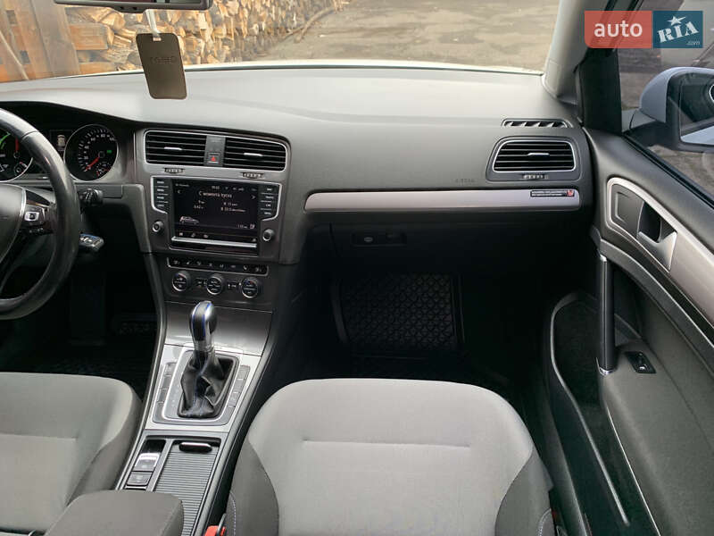 Хэтчбек Volkswagen e-Golf 2015 в Ивано-Франковске