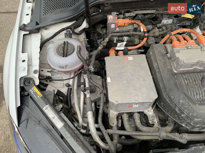 Хэтчбек Volkswagen e-Golf 2015 в Ивано-Франковске