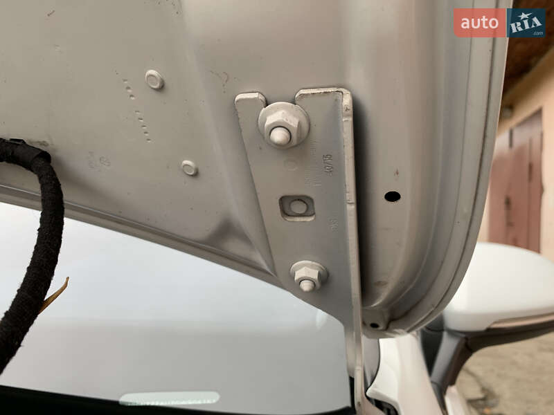 Хэтчбек Volkswagen e-Golf 2015 в Ивано-Франковске