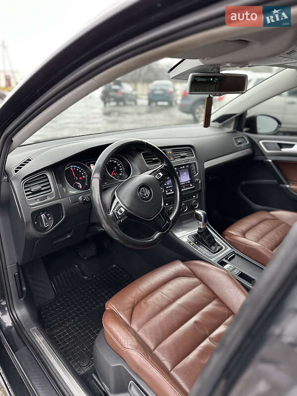 Хэтчбек Volkswagen e-Golf 2014 в Владимире