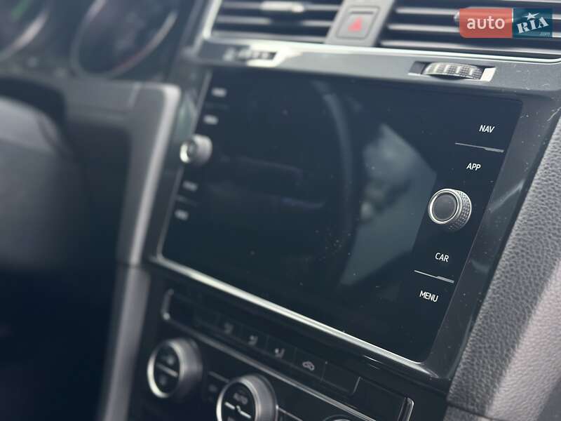 Хэтчбек Volkswagen e-Golf 2020 в Днепре