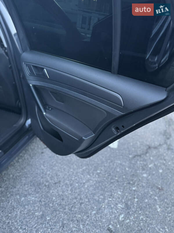 Хэтчбек Volkswagen e-Golf 2020 в Днепре