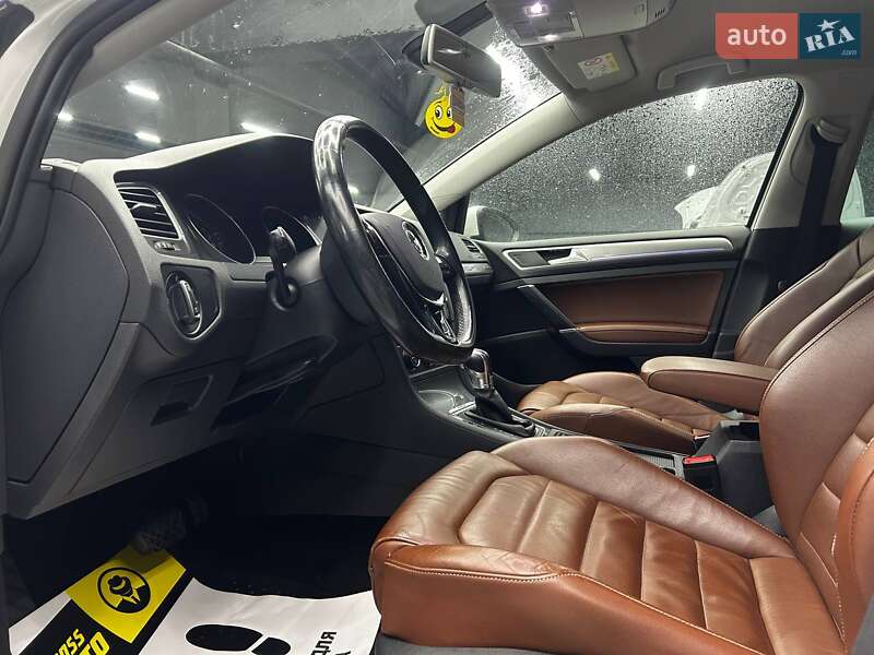 Хетчбек Volkswagen e-Golf 2015 в Чернівцях