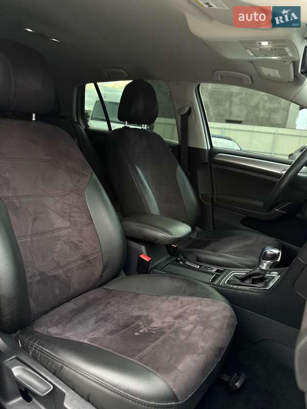 Хетчбек Volkswagen e-Golf 2015 в Чернівцях фото 27 Хетчбек Volkswagen e-Golf 2015 в Чернівцях