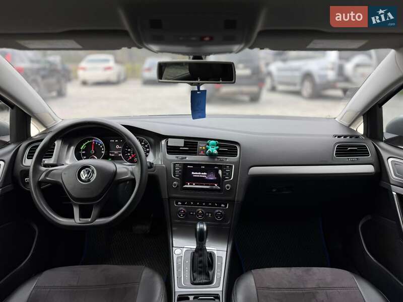 Хетчбек Volkswagen e-Golf 2015 в Чернівцях фото 28 Хетчбек Volkswagen e-Golf 2015 в Чернівцях