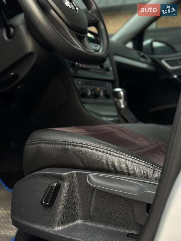 Хетчбек Volkswagen e-Golf 2015 в Чернівцях фото 39 Хетчбек Volkswagen e-Golf 2015 в Чернівцях