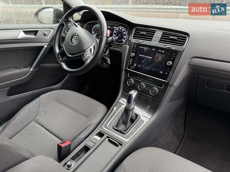 Хэтчбек Volkswagen e-Golf 2019 в Дубно