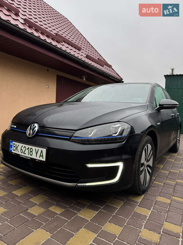 Хэтчбек Volkswagen e-Golf 2015 в Ровно
