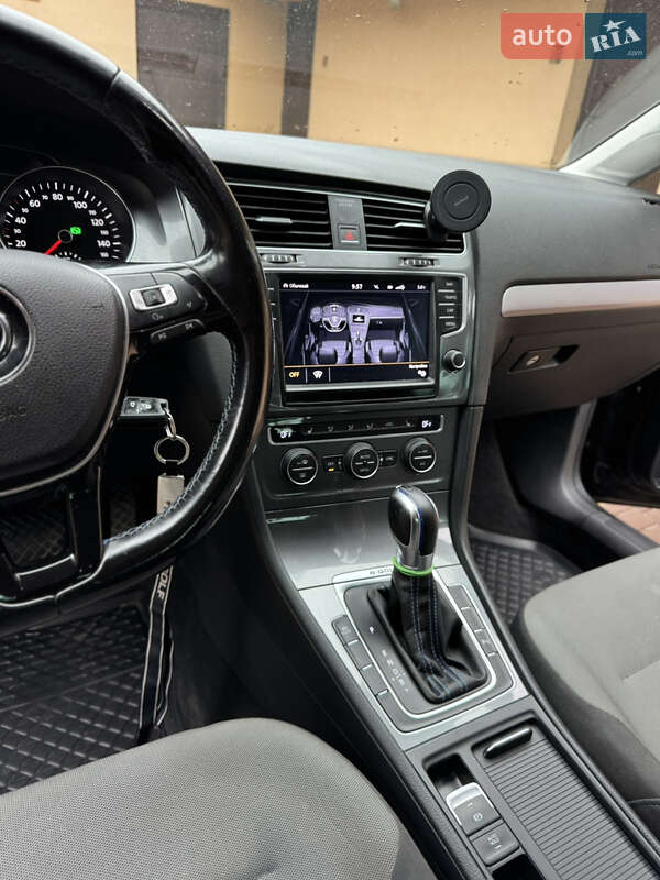 Хэтчбек Volkswagen e-Golf 2015 в Ровно