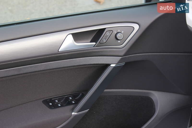 Хэтчбек Volkswagen e-Golf 2020 в Днепре