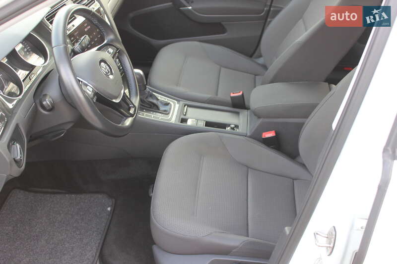 Хэтчбек Volkswagen e-Golf 2020 в Днепре