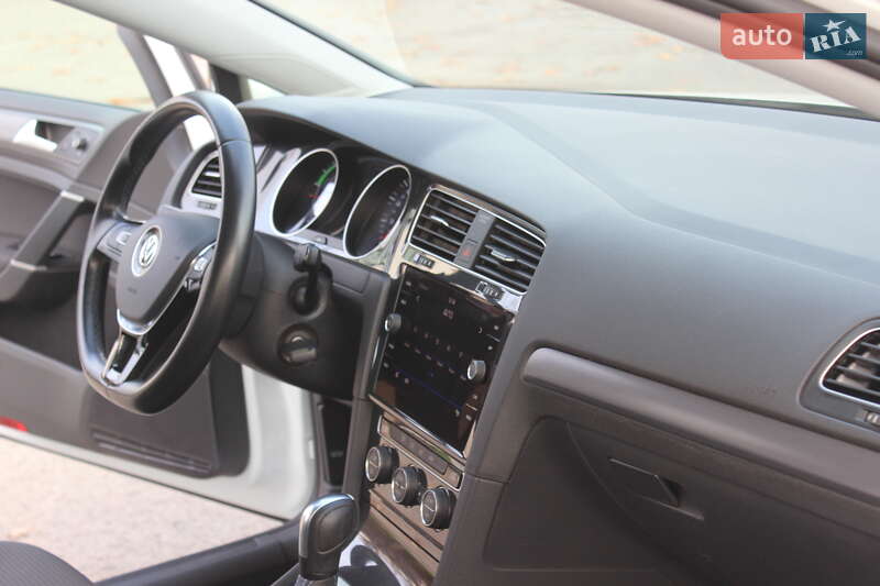 Хэтчбек Volkswagen e-Golf 2020 в Днепре