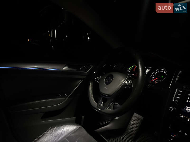 Хэтчбек Volkswagen e-Golf 2015 в Хмельницком