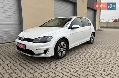 Хэтчбек Volkswagen e-Golf 2015 в Радехове