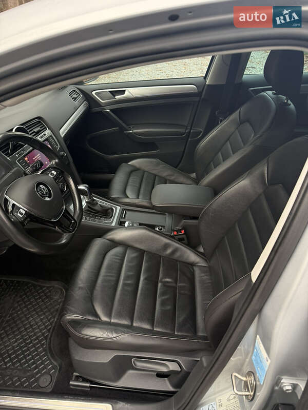 Хэтчбек Volkswagen e-Golf 2016 в Бродах фото 23 Хэтчбек Volkswagen e-Golf 2016 в Бродах