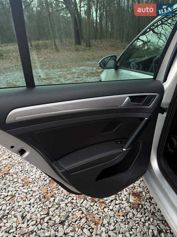 Хэтчбек Volkswagen e-Golf 2016 в Бродах фото 27 Хэтчбек Volkswagen e-Golf 2016 в Бродах