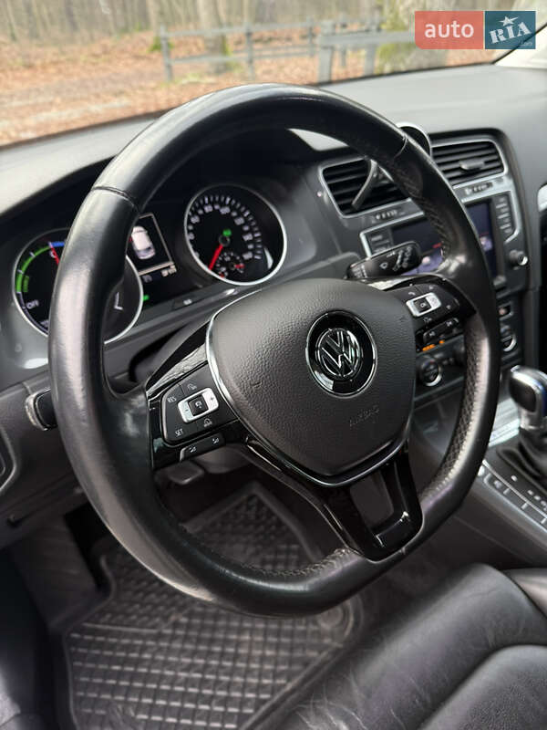 Хэтчбек Volkswagen e-Golf 2016 в Бродах фото 26 Хэтчбек Volkswagen e-Golf 2016 в Бродах