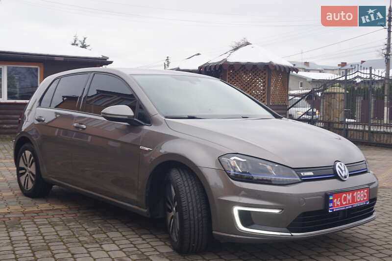 Хэтчбек Volkswagen e-Golf 2015 в Самборе