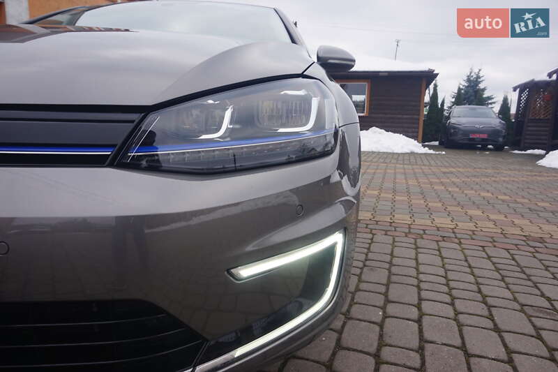 Хэтчбек Volkswagen e-Golf 2015 в Самборе