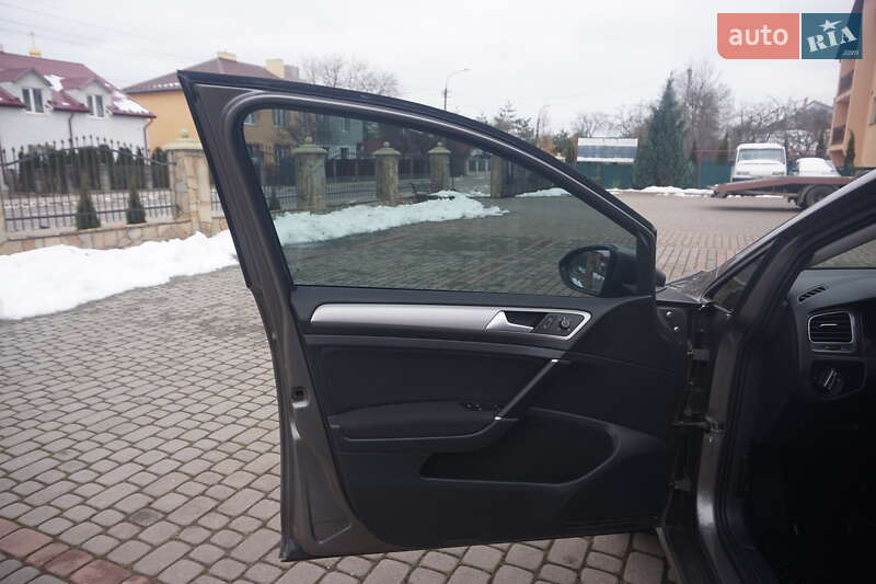 Хэтчбек Volkswagen e-Golf 2015 в Самборе