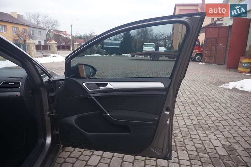 Хэтчбек Volkswagen e-Golf 2015 в Самборе