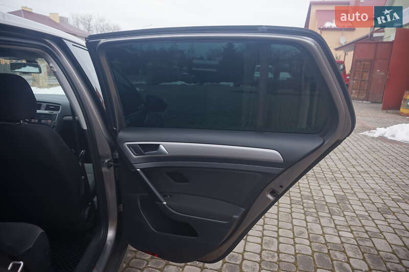 Хэтчбек Volkswagen e-Golf 2015 в Самборе