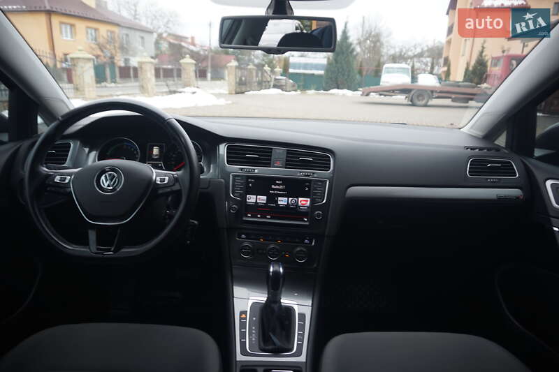Хэтчбек Volkswagen e-Golf 2015 в Самборе