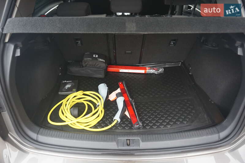 Хэтчбек Volkswagen e-Golf 2015 в Самборе