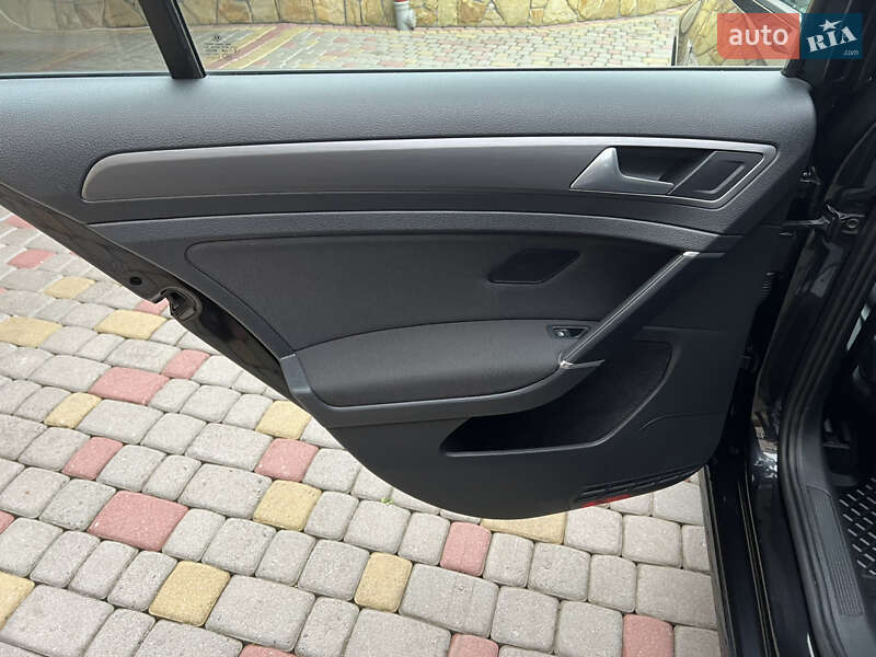 Хэтчбек Volkswagen e-Golf 2018 в Львове