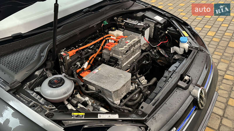 Хэтчбек Volkswagen e-Golf 2021 в Сваляве