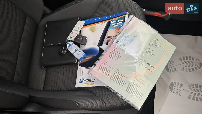 Хэтчбек Volkswagen e-Golf 2021 в Сваляве документ