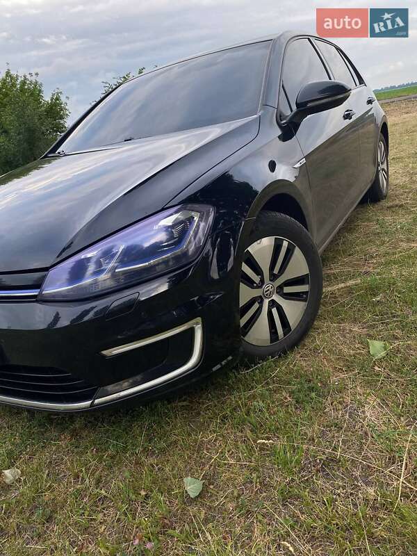 Хэтчбек Volkswagen e-Golf 2017 в Житомире