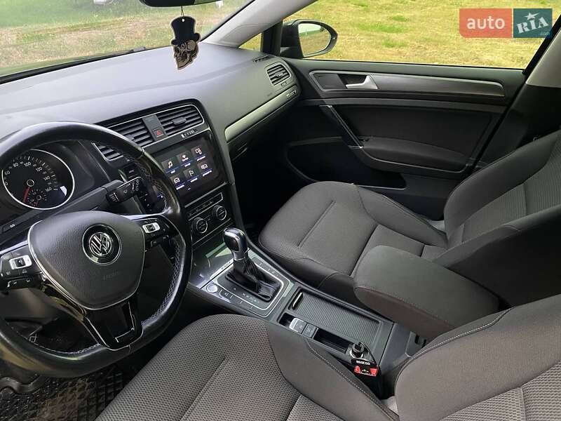 Хэтчбек Volkswagen e-Golf 2017 в Житомире
