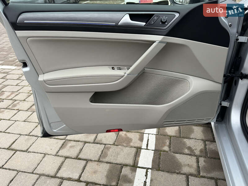 Хэтчбек Volkswagen e-Golf 2019 в Луцке