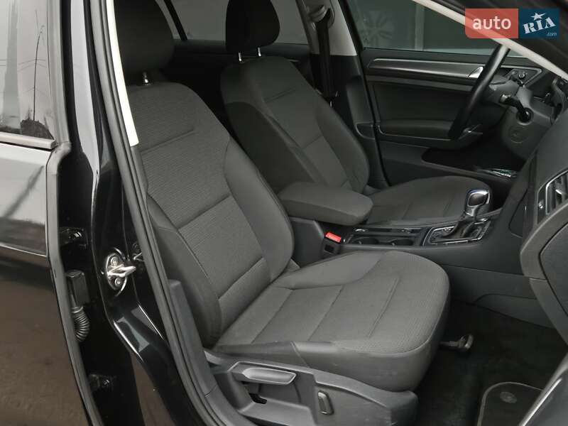 Хэтчбек Volkswagen e-Golf 2019 в Киеве