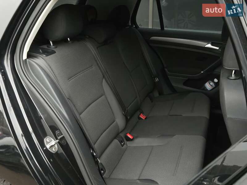 Хэтчбек Volkswagen e-Golf 2019 в Киеве