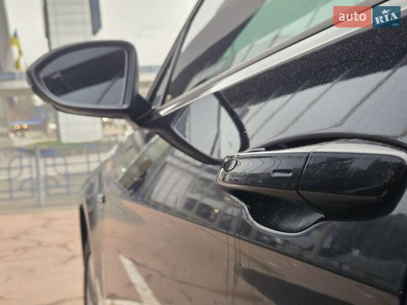 Хэтчбек Volkswagen e-Golf 2019 в Киеве