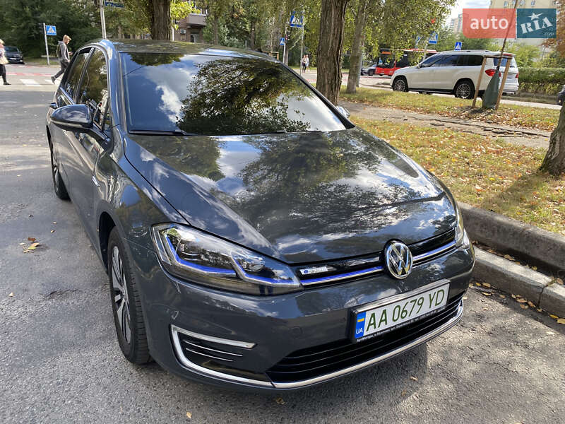 Хэтчбек Volkswagen e-Golf 2018 в Киеве
