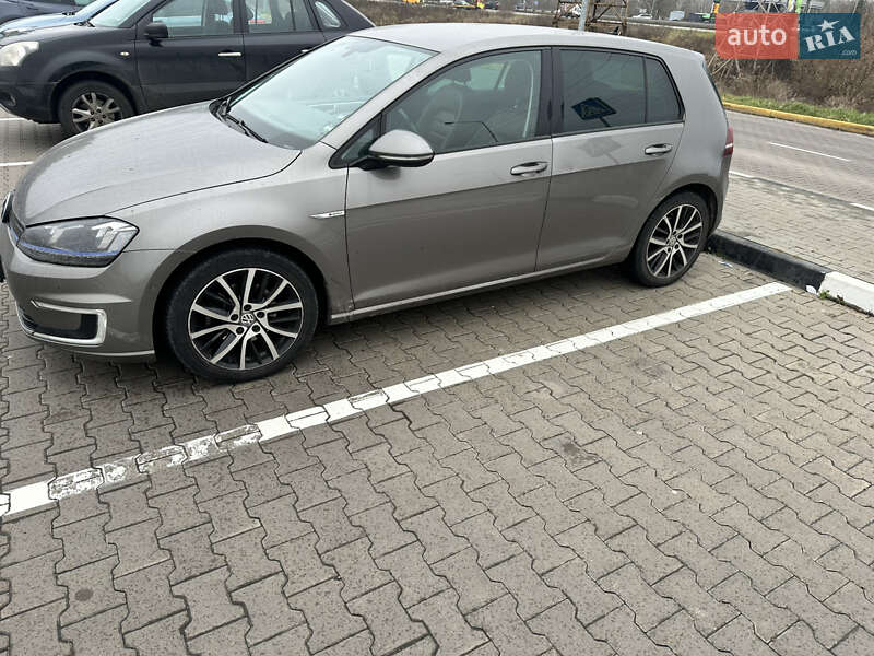 Volkswagen e-Golf 2015