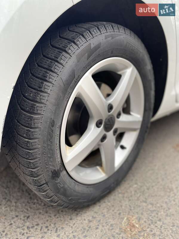 Хэтчбек Volkswagen e-Golf 2017 в Луцке фото 17 Хэтчбек Volkswagen e-Golf 2017 в Луцке