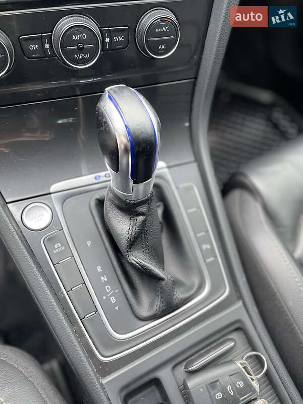 Хэтчбек Volkswagen e-Golf 2017 в Луцке фото 28 Хэтчбек Volkswagen e-Golf 2017 в Луцке