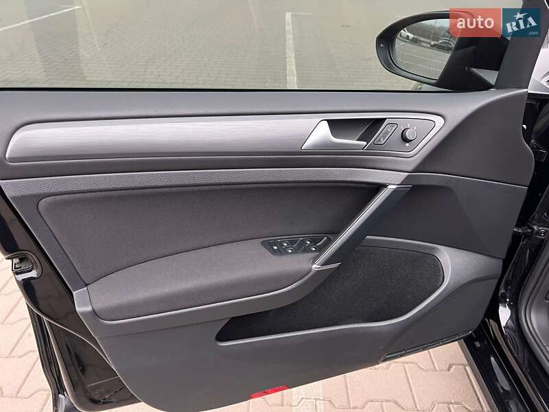 Хетчбек Volkswagen e-Golf 2020 в Києві