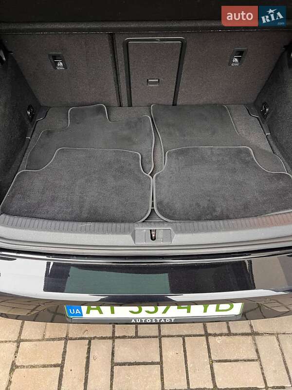 Хетчбек Volkswagen e-Golf 2020 в Києві