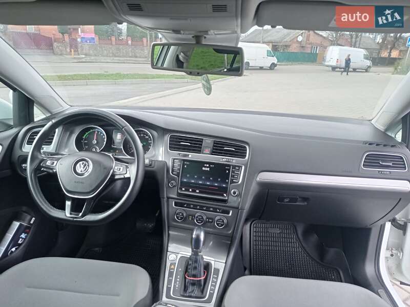 Хетчбек Volkswagen e-Golf 2014 в Житомирі