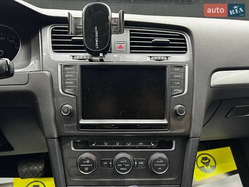 Хэтчбек Volkswagen e-Golf 2016 в Черновцах фото 12 Хэтчбек Volkswagen e-Golf 2016 в Черновцах