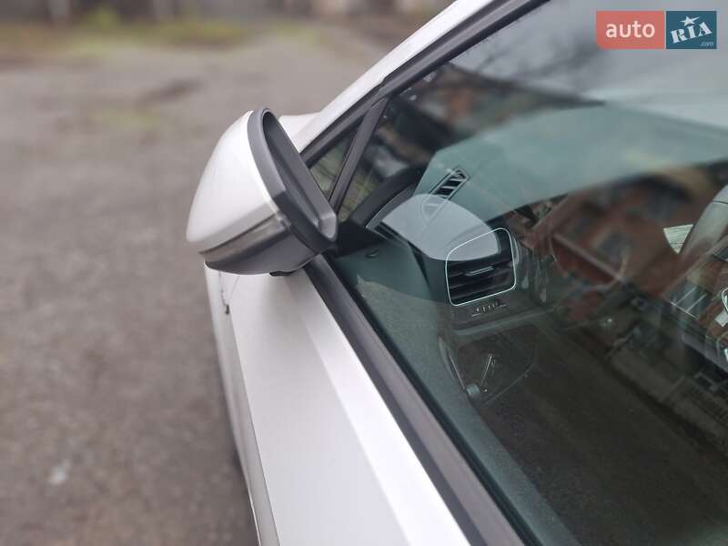 Хетчбек Volkswagen e-Golf 2015 в Полтаві фото 15 Хетчбек Volkswagen e-Golf 2015 в Полтаві