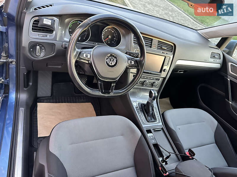 Хетчбек Volkswagen e-Golf 2014 в Чернівцях