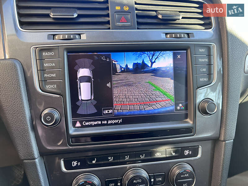 Хетчбек Volkswagen e-Golf 2014 в Чернівцях