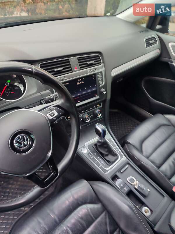 Хетчбек Volkswagen e-Golf 2016 в Кривому Розі фото 12 Хетчбек Volkswagen e-Golf 2016 в Кривому Розі